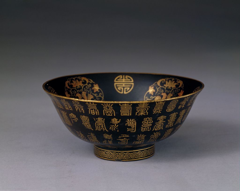 脱胎朱漆菊瓣式盖碗 - 故宫博物院